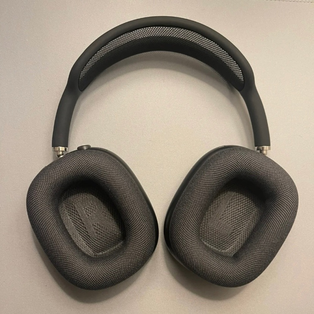 Apple Airpods Max space gray